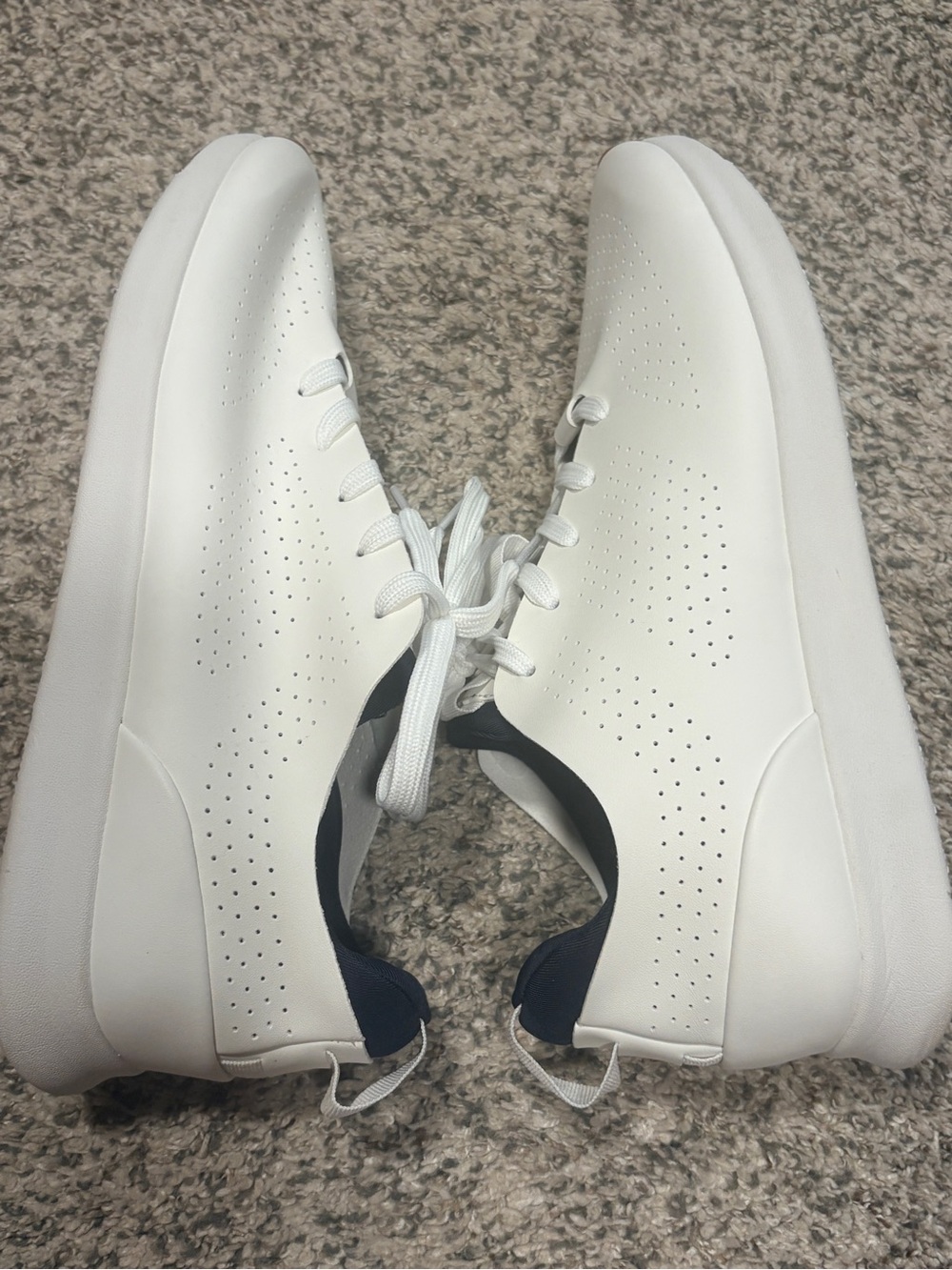 Steve Madden White Sneakers with Navy Heel Accent, Men's Sz 11, never worn